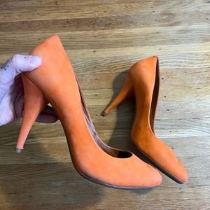 Schutz orange suede classic pump heel round toe